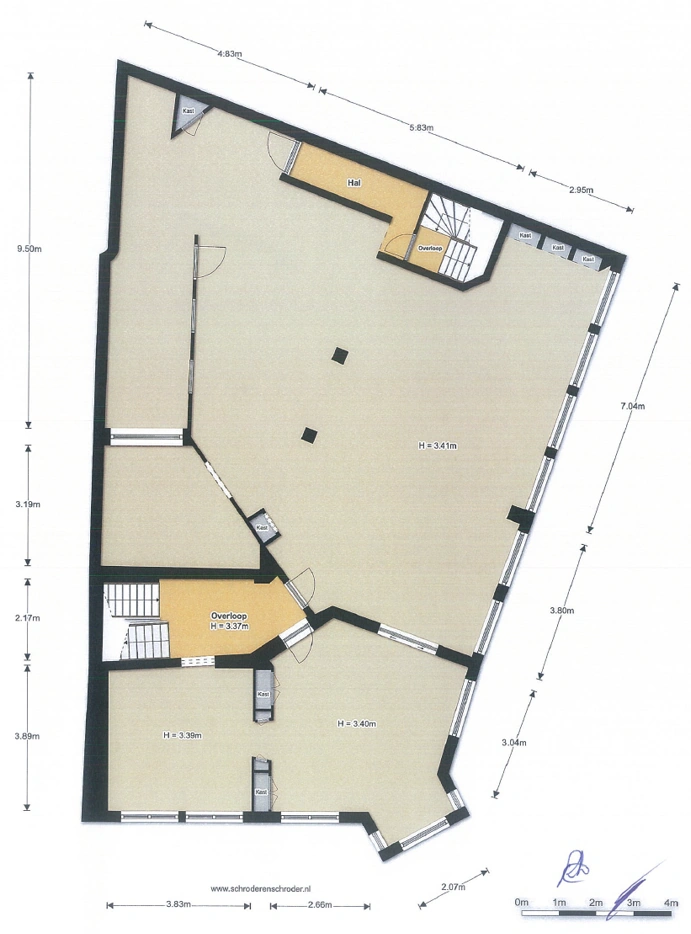 Plattegrond van een verdieping aan de De Ruijterkade met meerdere kamers, een hal en overloop.
